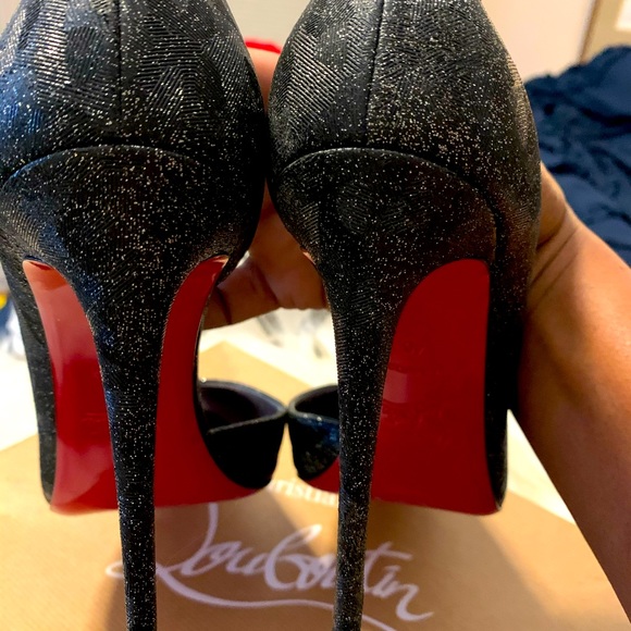 authentic Christian Louboutin size 40. Box,dust bag included excellent condition - Picture 4 of 13
